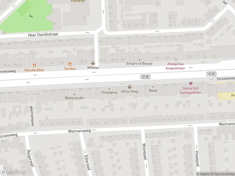 Ambulance met grote spoed naar de Strevelsweg in Rotterdam