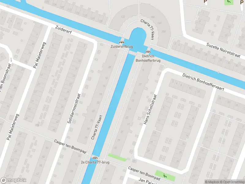 Ambulance met gepaste spoed naar de Solidarnoscstraat in Haarlem