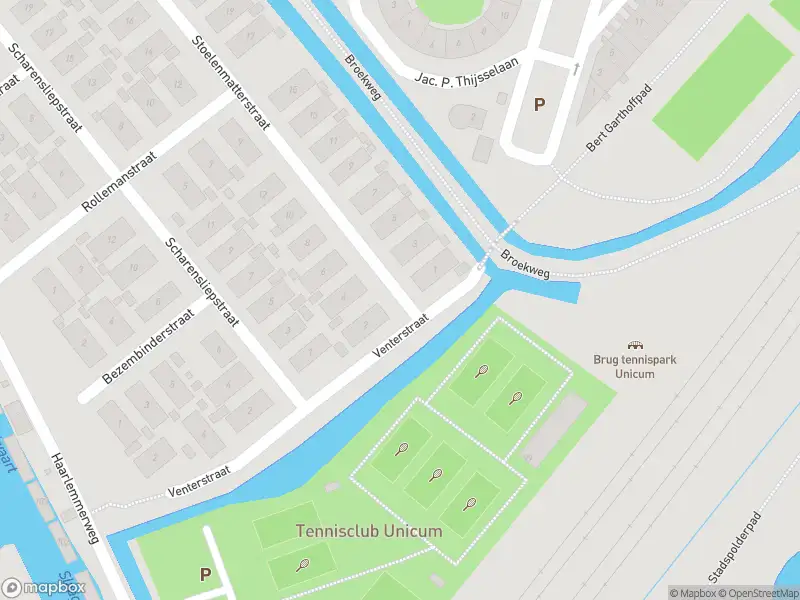 Ambulance met gepaste spoed naar de Stoelenmatterstraat in Leiden