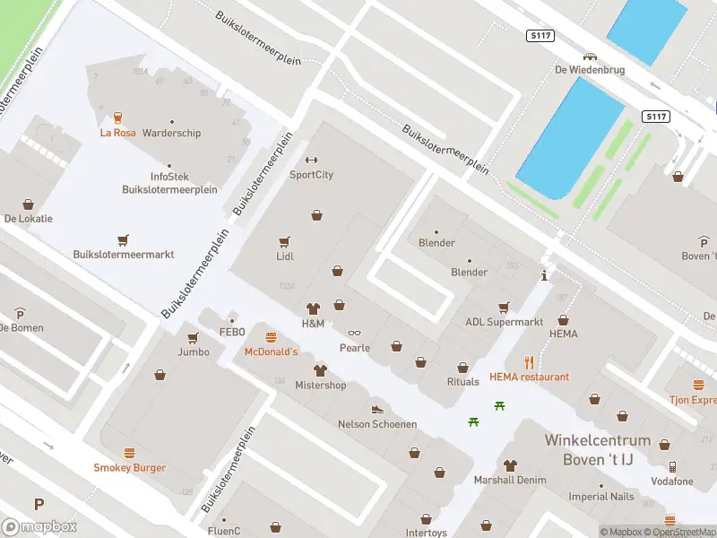 Traumahelikopter met grote spoed naar de Buikslotermeerplein in Amsterdam