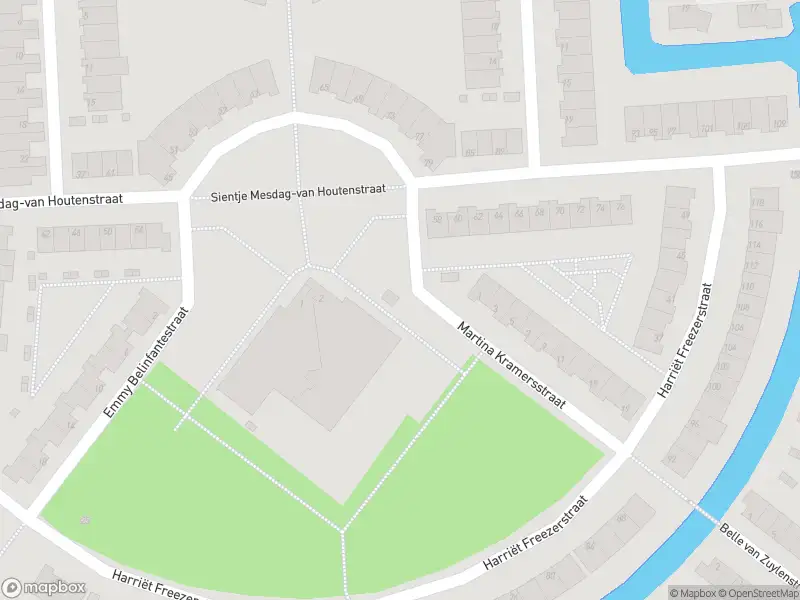 Brandweer met gepaste spoed naar de Martina Kramersstraat in Spijkenisse vanwege een buitenbrand