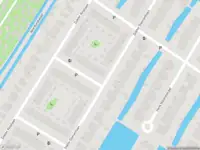 Ambulance met grote spoed naar de Ben Kleijwegthof in Hoek van Holland