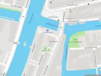 Ambulance met grote spoed naar de Korte Zoutkeetsgracht in Amsterdam