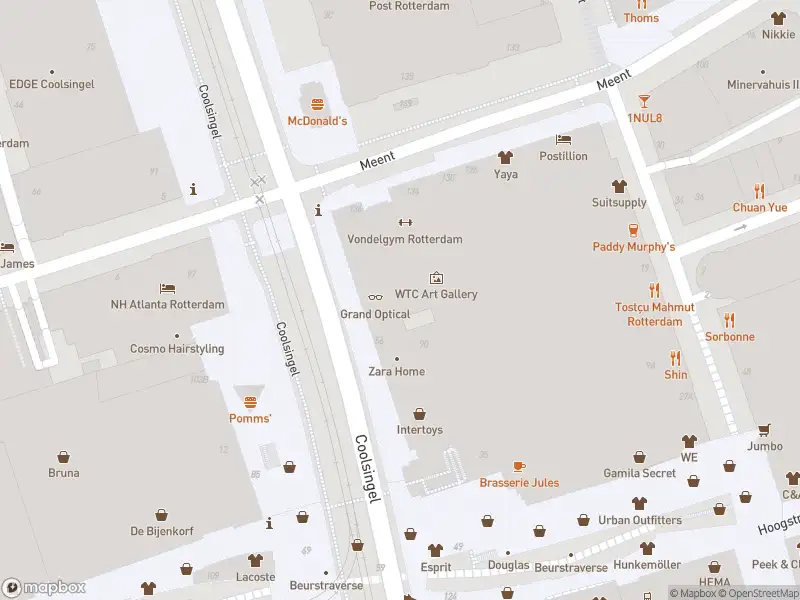 Ambulance met gepaste spoed naar de Beurstraverse in Rotterdam