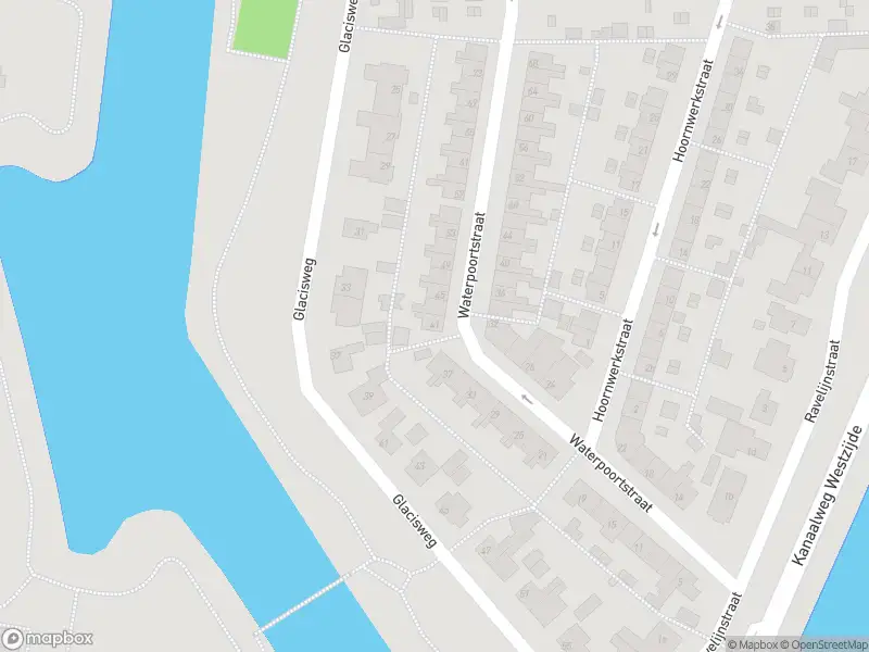 Ambulance met grote spoed naar de Waterpoortstraat in Hellevoetsluis