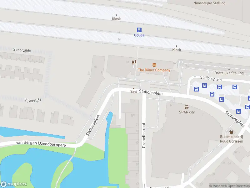 Ambulance met grote spoed naar de Stationsplein in Gouda