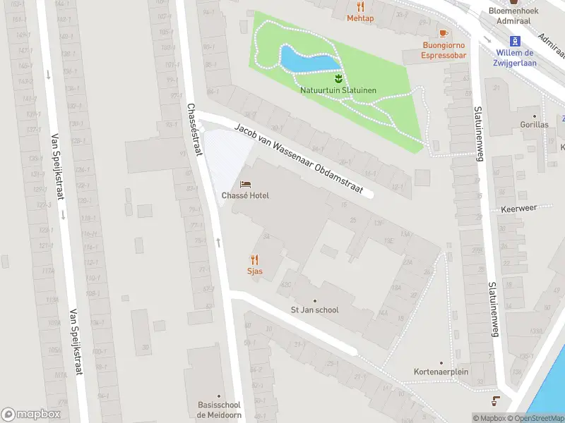 Ambulance met grote spoed naar de Jacob van Wassenaar Obdamstraat in Amsterdam