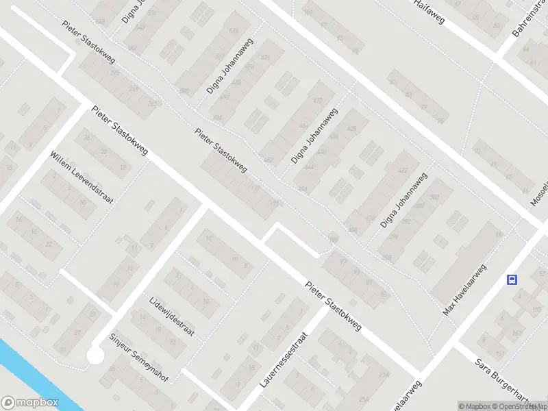 Ambulance met grote spoed naar de Pieter Stastokweg in Hoogvliet Rotterdam