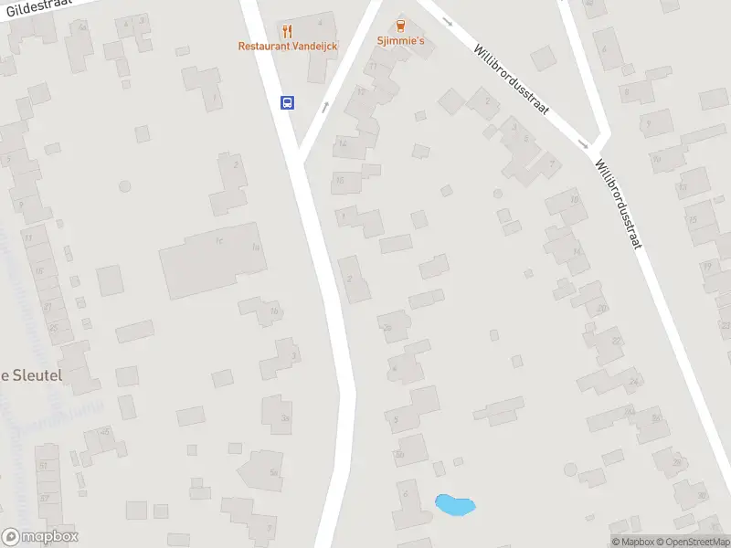 Brandweer met grote spoed naar de Dorpsstraat in Riethoven vanwege gebouwbrand