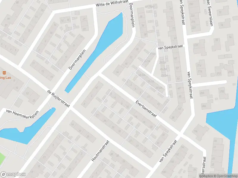 Ambulance met gepaste spoed naar de Evertsenstraat in Lisse