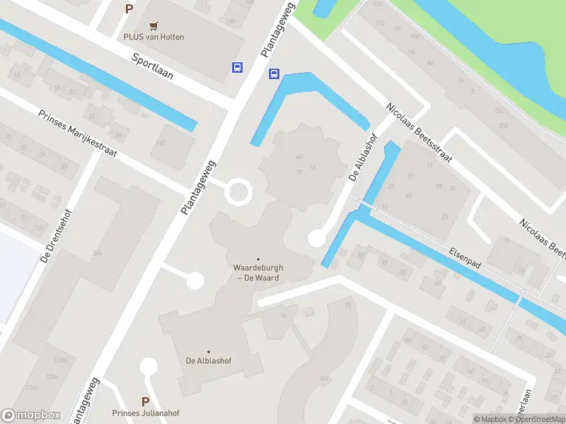 Ambulance met gepaste spoed naar de Nicolaas Beetsstraat in Alblasserdam