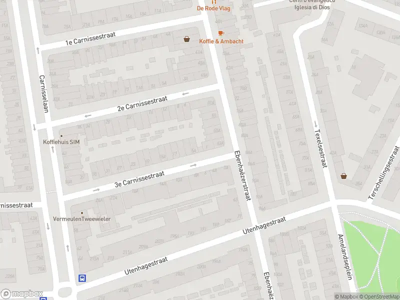 Ambulance met grote spoed naar de 3e Carnissestraat in Rotterdam