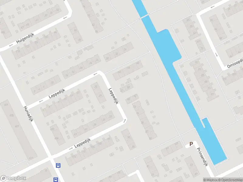 Ambulance met grote spoed naar de Leppedijk in Rotterdam