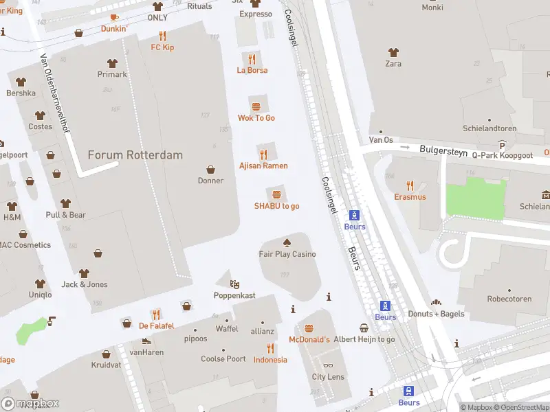 Ambulance met gepaste spoed naar de Coolsingel in Rotterdam