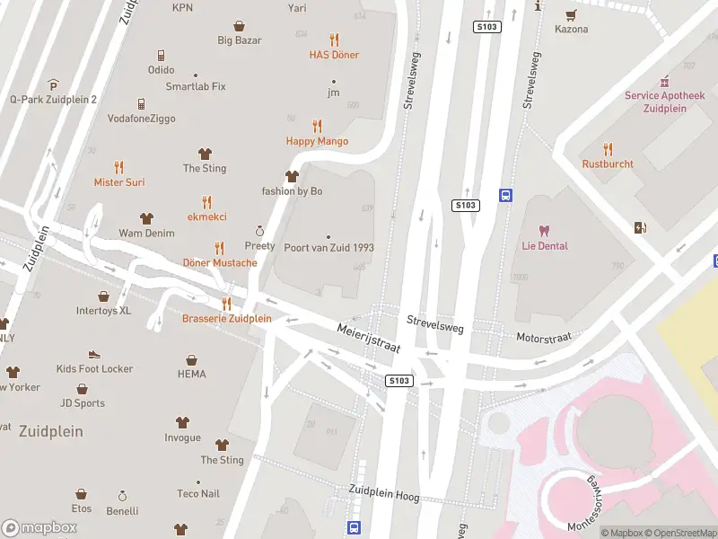 Ambulance met gepaste spoed naar de Strevelsweg in Rotterdam