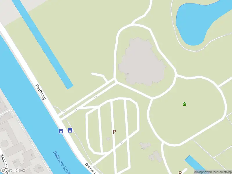 Ambulance met grote spoed naar de Delftweg in Rotterdam