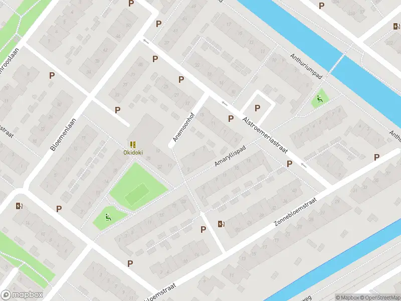 Ambulance met grote spoed naar de Anemoonhof in Wateringen