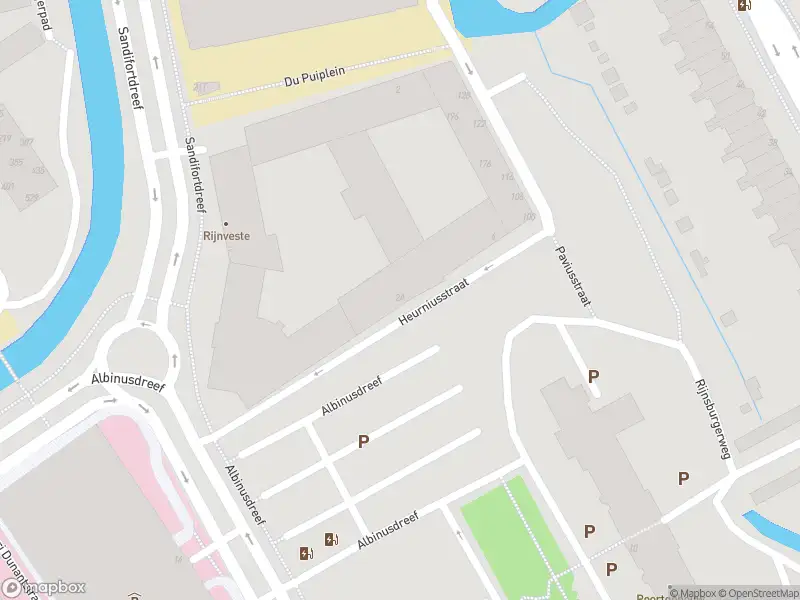 Ambulance met gepaste spoed naar de Heurniusstraat in Leiden