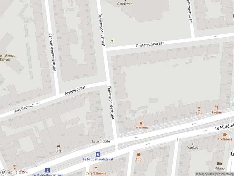 Ambulance met gepaste spoed naar de Duivenvoordestraat in Rotterdam