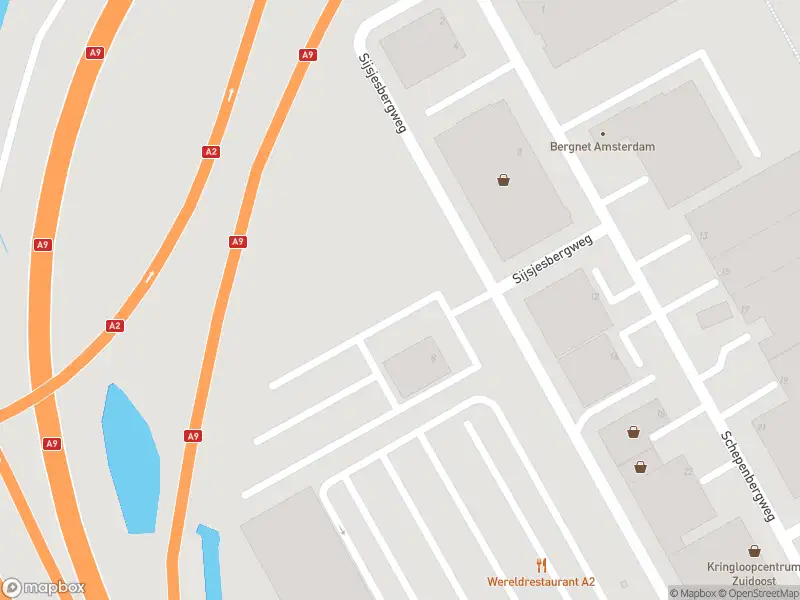 Ambulance met grote spoed naar de Sijsjesbergweg in Amsterdam