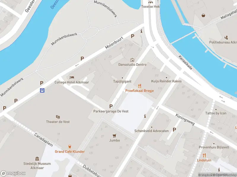 Ambulance met grote spoed naar de Paternosterstraat in Alkmaar