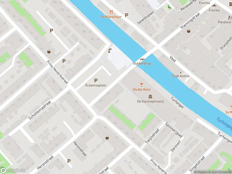 Ambulance met gepaste spoed naar de Veerstraat in Gouda