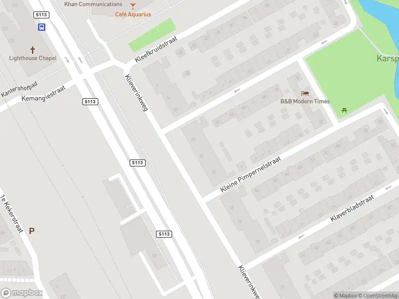 Ambulance met grote spoed naar de Klaroenstraat in Amsterdam