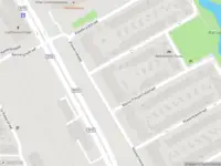 Ambulance met grote spoed naar de Klaroenstraat in Amsterdam