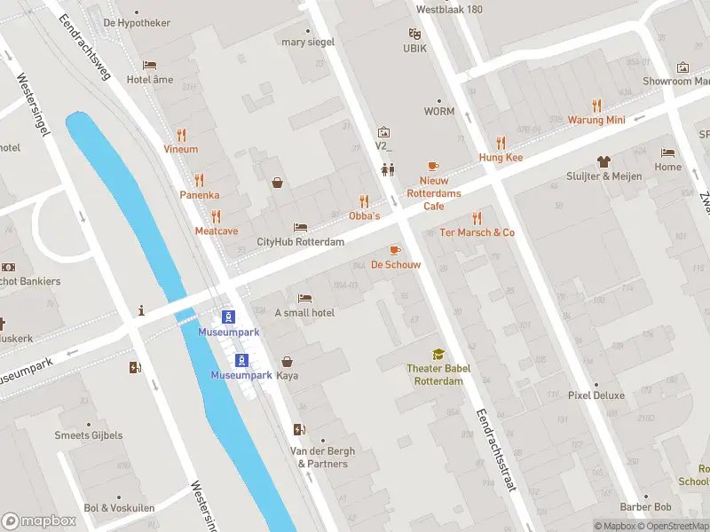 Ambulance met grote spoed naar de Witte de Withstraat in Rotterdam