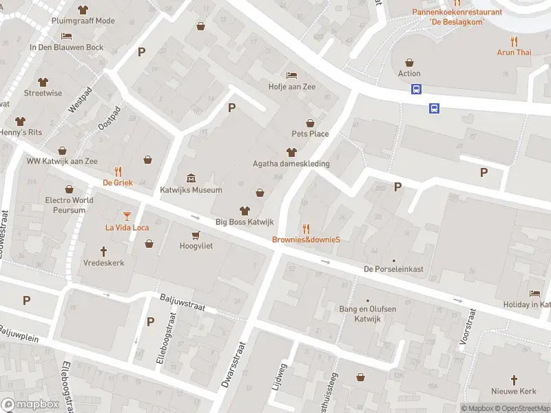 Ambulance met grote spoed naar de Noordeinde in Katwijk