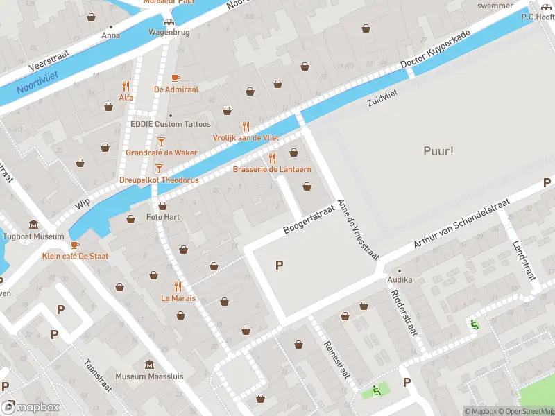 Ambulance met grote spoed naar de Sluispolderkade in Maassluis