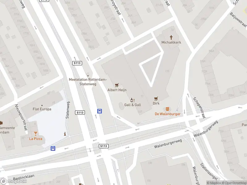 Ambulance met gepaste spoed naar de Bentinckplein in Rotterdam