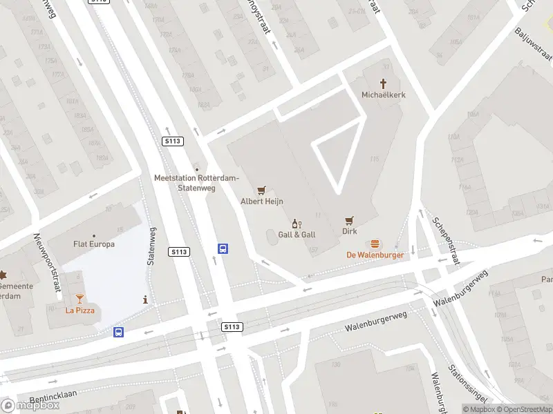 Ambulance met grote spoed naar de Bentinckplein in Rotterdam