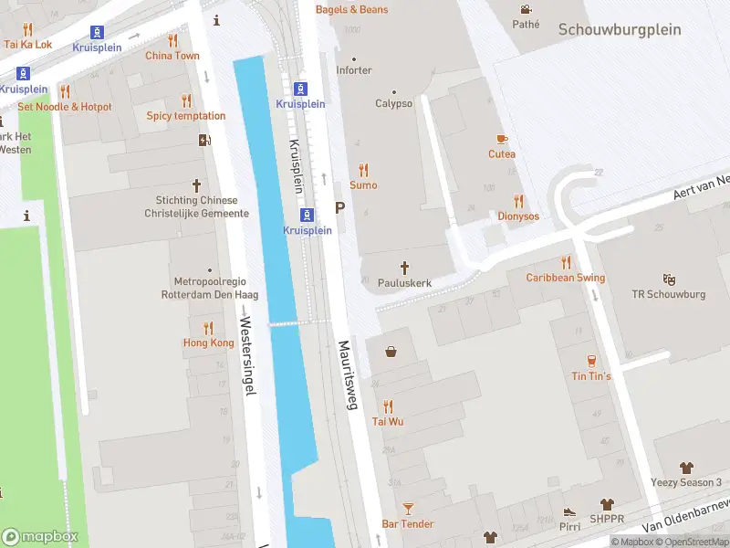 Ambulance met gepaste spoed naar de Mauritsweg in Rotterdam