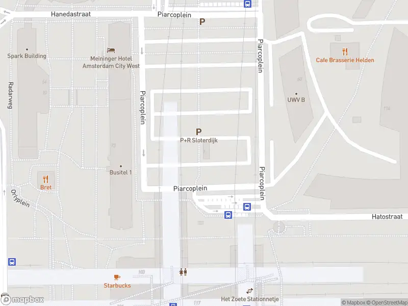 Ambulance met grote spoed naar de Piarcoplein in Amsterdam