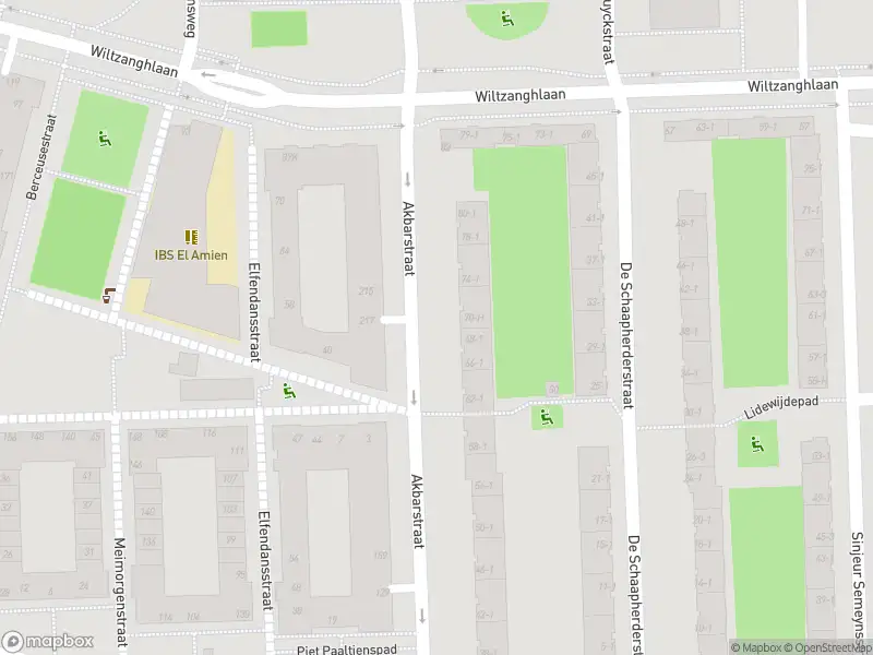 Ambulance met gepaste spoed naar de Akbarstraat in Amsterdam