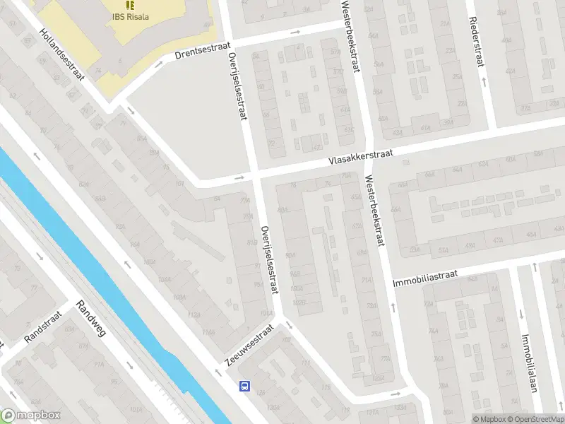 Ambulance met grote spoed naar de Overijselsestraat in Rotterdam