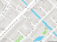 Ambulance met grote spoed naar de De Schakel in Leidschendam