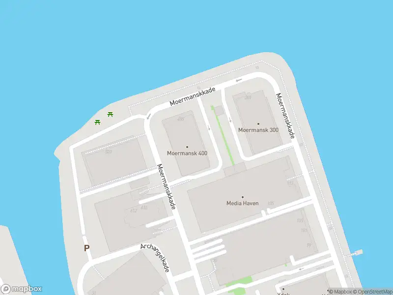 Ambulance met grote spoed naar de Moermanskkade in Amsterdam