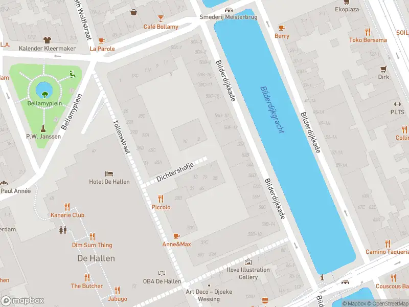 Ambulance met grote spoed naar de Dichtershofje in Amsterdam