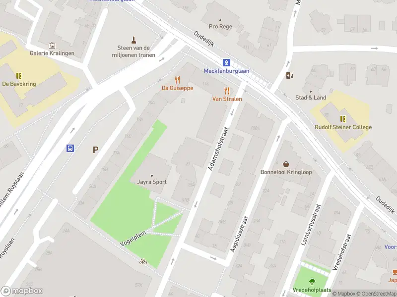 Ambulance met grote spoed naar de Adamshofstraat in Rotterdam