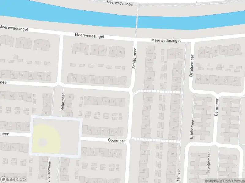 Ambulance met grote spoed naar de Slotermeer in Barendrecht