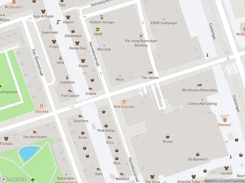 Ambulance met gepaste spoed naar de Aert van Nesstraat in Rotterdam