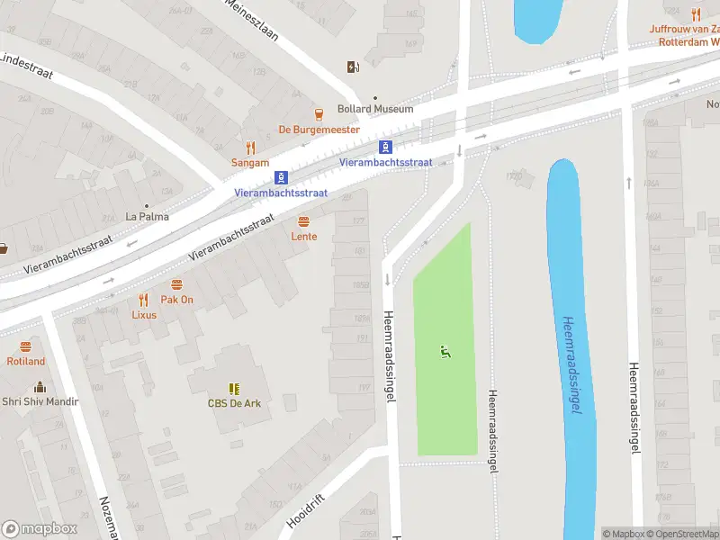 Ambulance met grote spoed naar de Heemraadssingel in Rotterdam