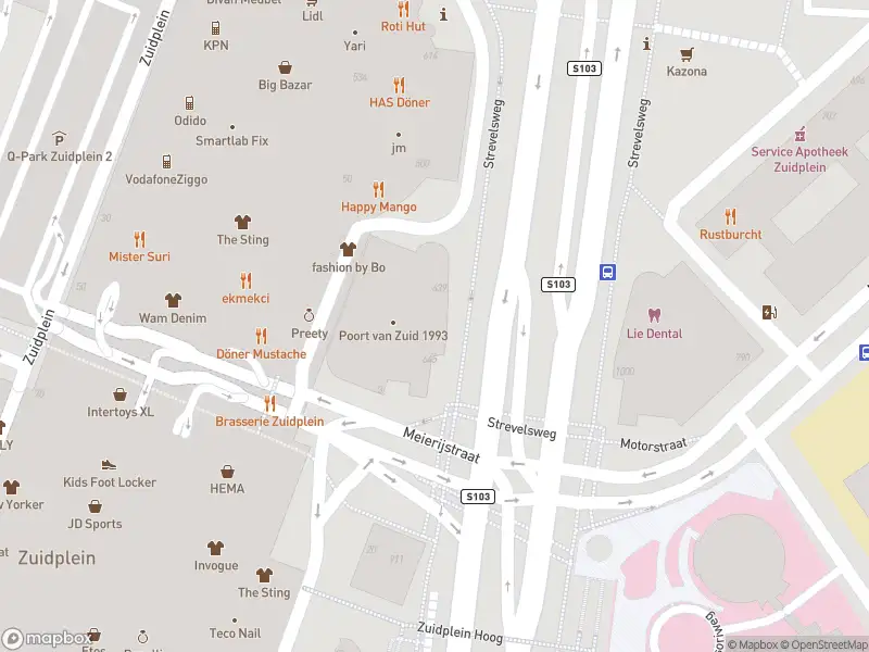 Ambulance met grote spoed naar de Strevelsweg in Rotterdam