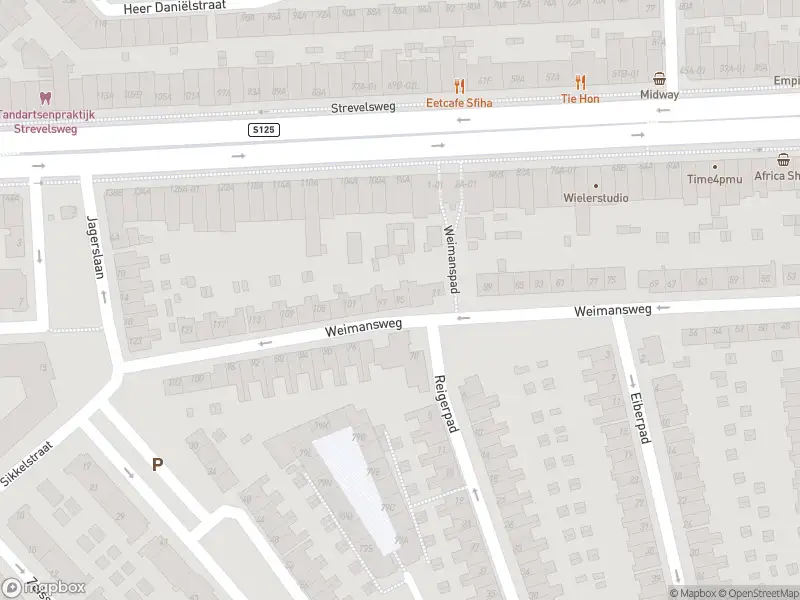 Ambulance met grote spoed naar de Weimansweg in Rotterdam