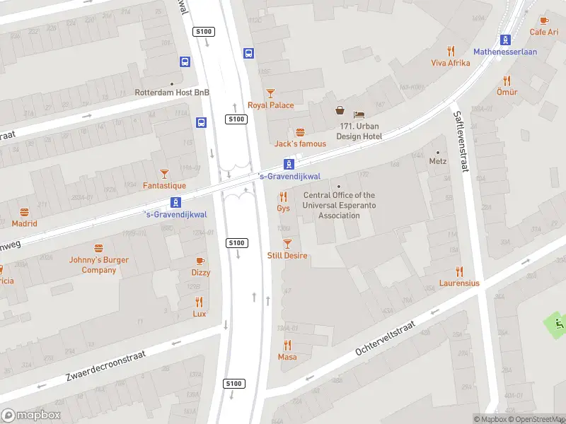 Ambulance met grote spoed naar de 's-Gravendijkwal in Rotterdam