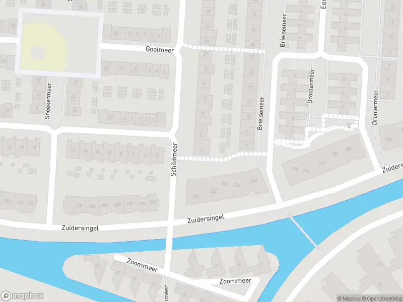 Ambulance met grote spoed naar de Schildmeer in Barendrecht