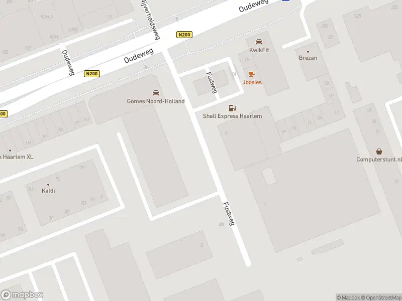 Ambulance met grote spoed naar de Fustweg in Haarlem