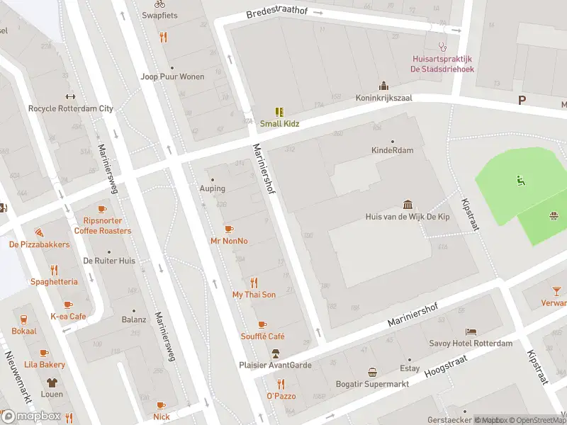 Ambulance met grote spoed naar de Mariniershof in Rotterdam